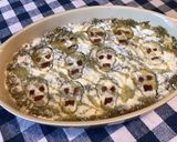Une image de l'étape 9 de Gratin « skull » au cresson, fanes de radis, haricots blancs, herbes et épices.