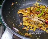 A picture of step 5 of Fried Bhindi Masala.