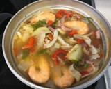 Foto del paso 3 de la receta: Sopa de verduras y gambas