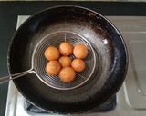सूजी के गुलाब जामुन (Suji ke gulab jamun recipe in hindi) रेसिपी चरण 5 फोटो