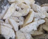 Foto langkah ke 3 dari resep Fried Potato Wedges.