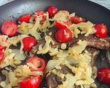 Foto del paso 4 de la receta: Picanha Encebollada con Ensalada de papas!