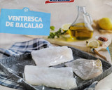 Foto del paso 1 de la receta: Ventresca de bacalao en papillote con salsa de tomate y allioli de bacalao