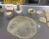 Foto del paso 3 de la receta Empanadas rellenas de queso de cabra رغايف بالجبن فالفران