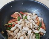 Foto langkah ke 8 dari resep Tuna Jamur Kecap Pedas.