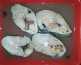 Foto langkah ke 1 dari resep Ikan Tenggiri Masak Kecap Tauco.