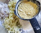 A picture of step 2 of Phool Gobhi paratha.
