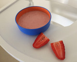 Foto del paso 2 de la receta: Merienda: yogur con fresa y plátano BLW mixto