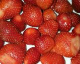 صورة لخطوة 1 من وصفة عصير الفراولة المميز🍓🍸🍸