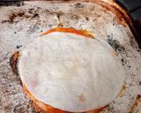 Foto del paso 2 de la receta: Pizza con tortilla de harina