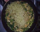 Foto langkah ke 4 dari resep Mie Instan Barbeque Simple.