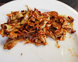 Foto del paso 2 de la receta: Ternera blanca a la plancha con Chips de Alcachofa y Piñones