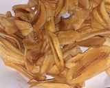 Foto langkah ke 5 dari resep Keripik Pisang Renyah +Tips Berwarna Kuning.