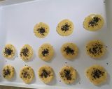 A picture of step 4 of Chinese sesame cookie.