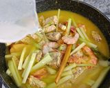 Foto langkah ke 4 dari resep Kare Udang Labu Siam Tempe Semangit.