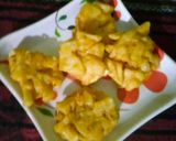 A picture of step 4 of Potato besan pakoda.