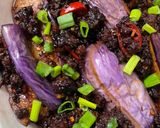 Gambar langkah 4 resipi Tumis terung bersama daging kisar.