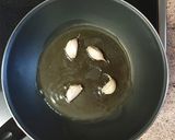 Foto del paso 1 de la receta: Foglie di Ulivo con Funghi e Salsicce