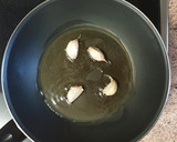 Foto del paso 1 de la receta: Foglie di Ulivo con Funghi e Salsicce