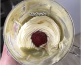 Foto langkah ke 7 dari resep Avocado Raspberry Smoothie.