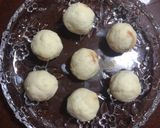 A picture of step 7 of Sweet Bread Balls.