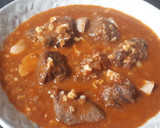 Foto del paso 11 de la receta: Caldereta de cordero con vino tinto, huevo duro y almendras