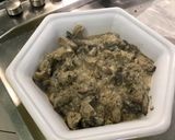 Une image de l'étape 15 de Poulet aux champignons, coriandre et crème de masala.
