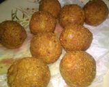 A picture of step 7 of Leftover macro cheese balls.