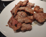 Foto del paso 3 de la receta: Chuletas de aguja en salsa