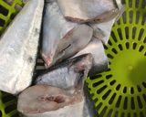 Hình bước làm 1 của món Cá kìm kho chuối xanh