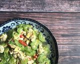 Gambar langkah 6 resipi Peria goreng telur.