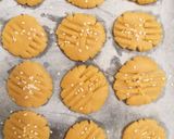 Foto langkah ke 3 dari resep Kue Kering Selai Kacang.