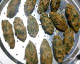 A picture of step 5 of Palak methi muthiya.