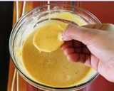 A picture of step 2 of Aloo pakauda.