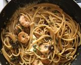 Foto del paso 3 de la receta: Pasta con langostinos 🍤 al ajillo 🧄