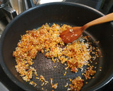 Foto del paso 2 de la receta: Arroz Bomba con langostinos y chirlas