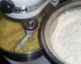 Foto langkah ke 4 dari resep Butter Cheddar Cheese Cake.
