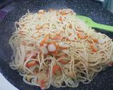 Foto del paso 3 de la receta: Spaghetti al ajillo con surimi
