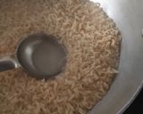 A picture of step 2 of Plain maggi.