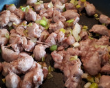 Foto del paso 2 de la receta: Empanada de puerro y salchicha con salsa de arándano rojo