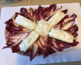 Une image de l'étape 5 de Apéro rigolo aux barquettes de concombre Noa et d endives rouges tartinade au yaourt et olives.