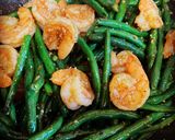 A picture of step 4 of Stir-Fried Green Beans with Shrimp.
