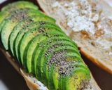 Hình bước làm 3 của món Bánh mì và bơ
