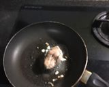 Hình bước làm 1 của món Cơm chiên cá mặn