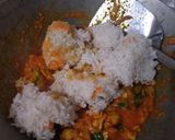 Foto langkah ke 3 dari resep Nasi goreng gulung.