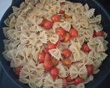 Une image de l'étape 3 de Farfalles au crabe, tomates cerises et citron confit.