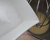 Une image de l'étape 1 de Muffins yaourt pommes.
