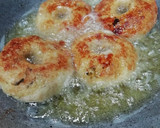 A picture of step 4 of Potato semolina rings.