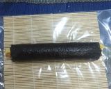 Foto langkah ke 3 dari resep Sushi Roll Homemade.