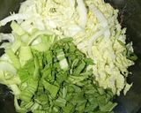 Foto langkah ke 1 dari resep Tumis Sawi Sosis.